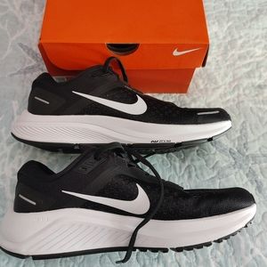 Nike Air Zoom Structure 23